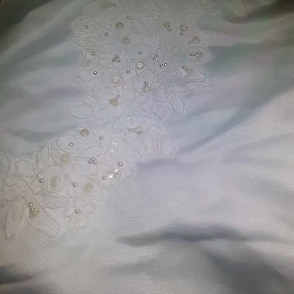 Wedding dress - Picture 10 of 15